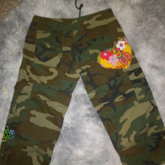 Women's Camo Capri size L - Picture 2 of 2